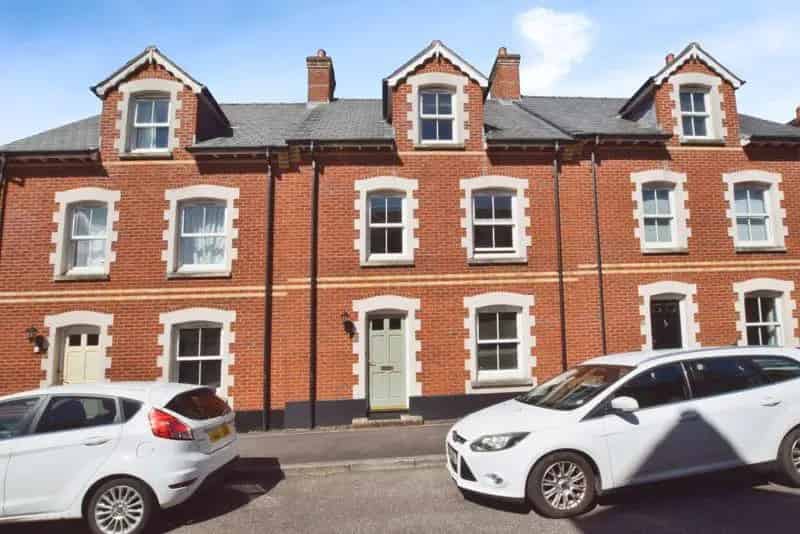 4 Bedroom Townhouse for Sale in Wyvern Park