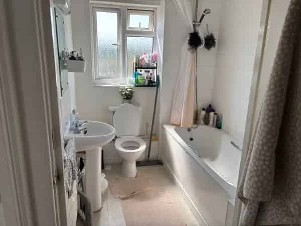 1 Bedroom Flat in Hayes with Parking