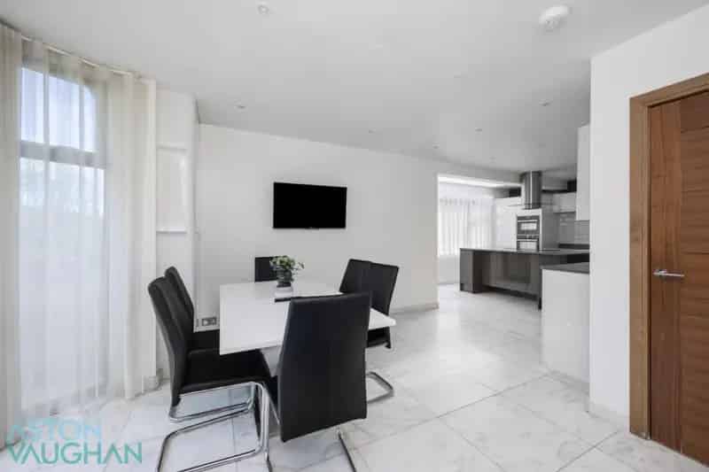 3 Bedroom Detached House Modernized Underfloor Heating Fingerprint Entry
