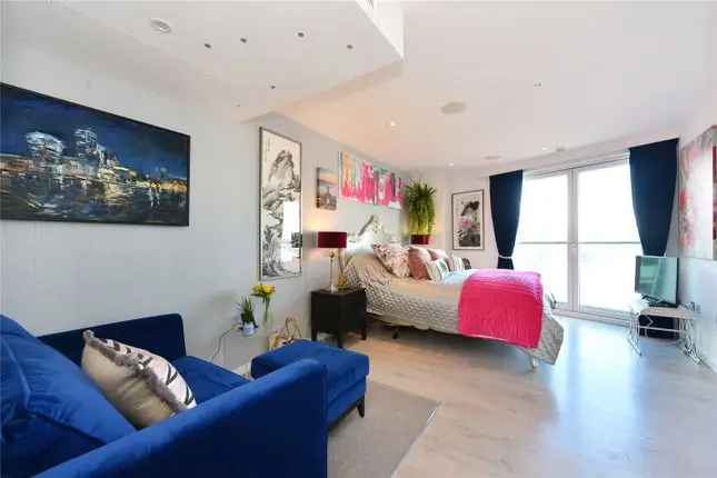 Flat for sale in New Providence Wharf, 1 Fairmont Avenue, Canary Wharf, London E14