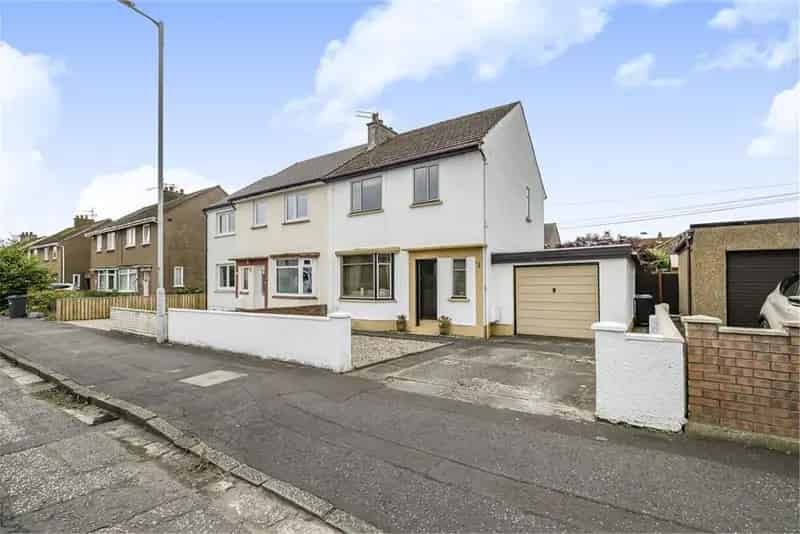 3 Bed Semi-Detached House with 2 Reception Rooms and Garage