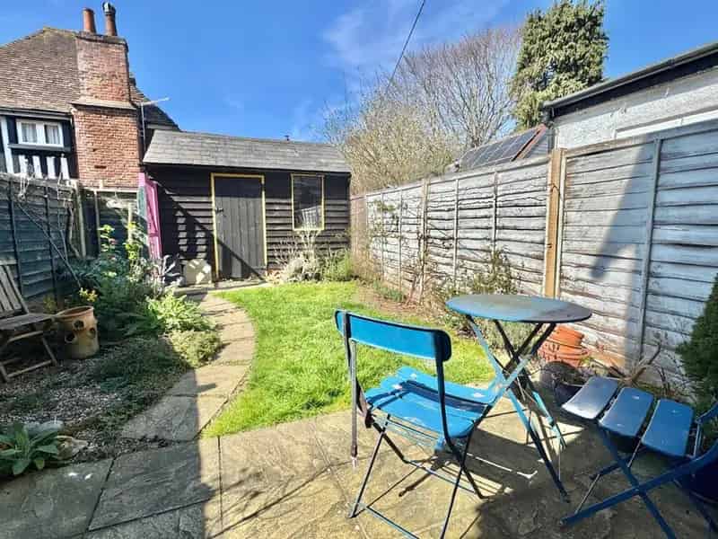 2 Bedroom Mid Terrace House for Sale Newington Kent
