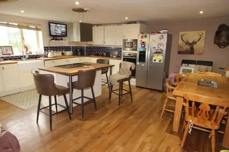 5 Bed Flat Equestrian Centre 25 Acres 42 Stables Indoor Outdoor Arenas