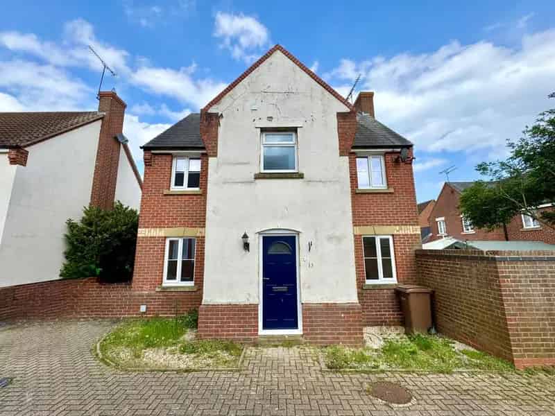 4 Bedroom Terraced House To Rent
