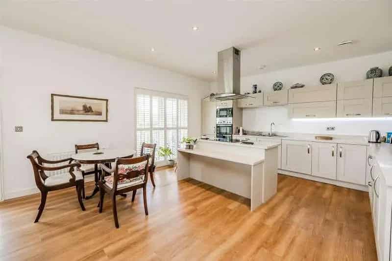 2 Bed Top Floor Penthouse Apartment for Sale