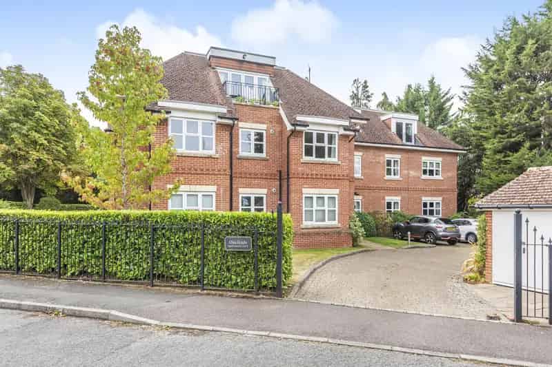 2 Bed Apartment Tadworth Available Mid October