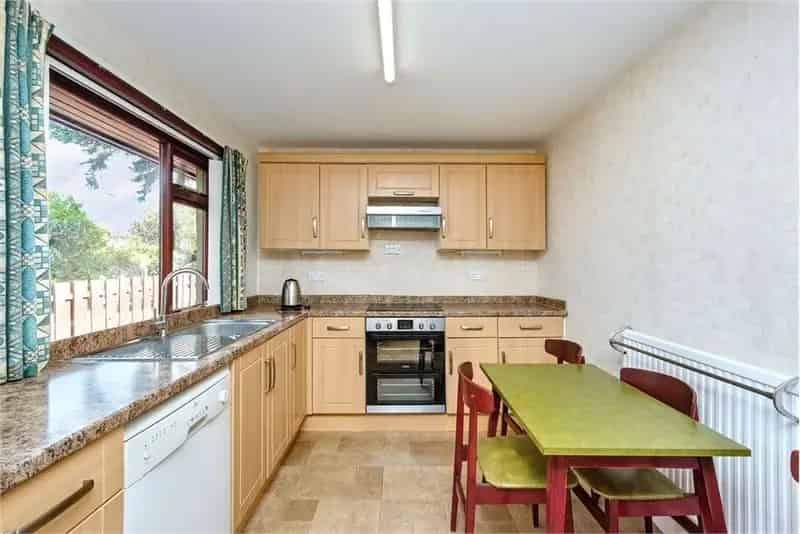 4 Bed House - Detached with 1 Reception Room