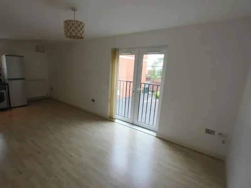 2 Bed Apartment Near Tameside Hospital Ashton Town Centre