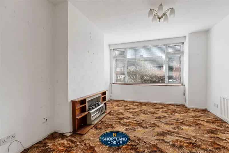 3 Bedroom Terrace House to Rent - Modernisation Needed