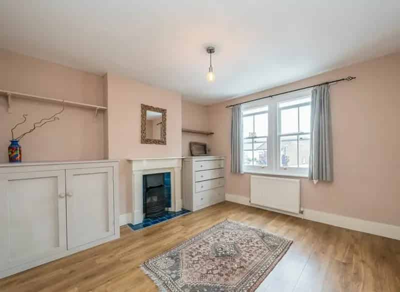 1 Double Bedroom Maisonette with Loft Room and Private Garden