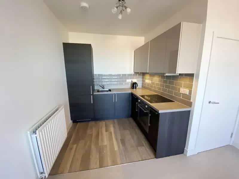 2-Bedroom Top Floor Apartment Cove Available Early May 2025