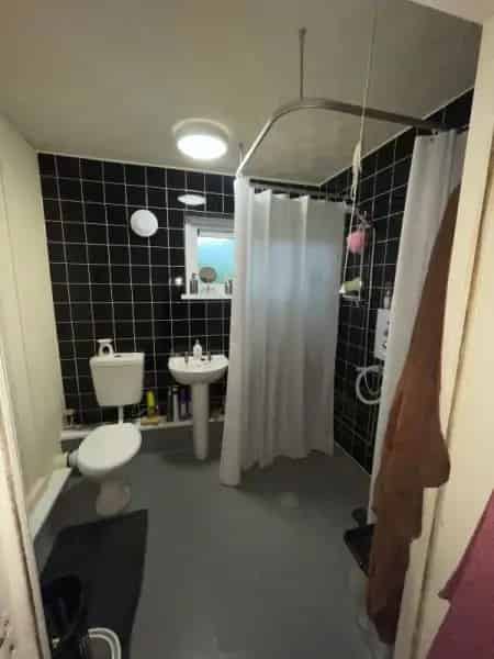 Ground Floor 2 Bed Flat Near Shops Wetroom Ramp Access