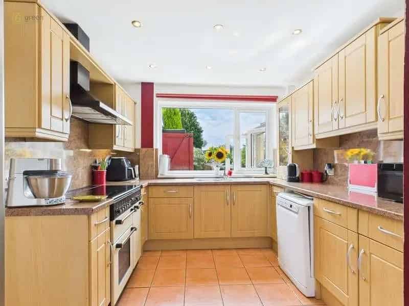 3 Bed House for Sale Spacious Family Home Large Garden Garage