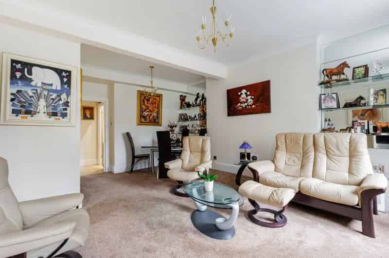 2 Bedroom Flat for Sale near Hyde Park