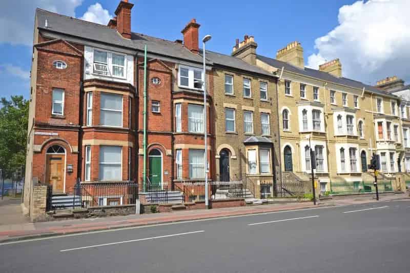 8 Bedroom Townhouse for Sale