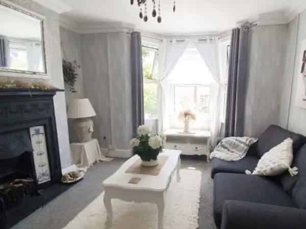 Victorian 2-Bed House with Garden and Parking