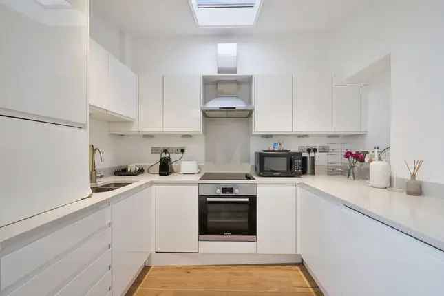 Flat to rent in Cromwell Place, London SW7