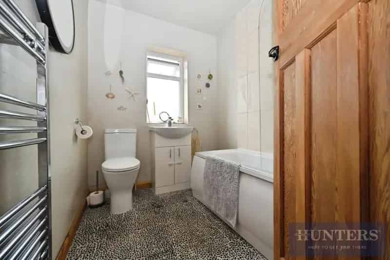 2 bed house for sale
