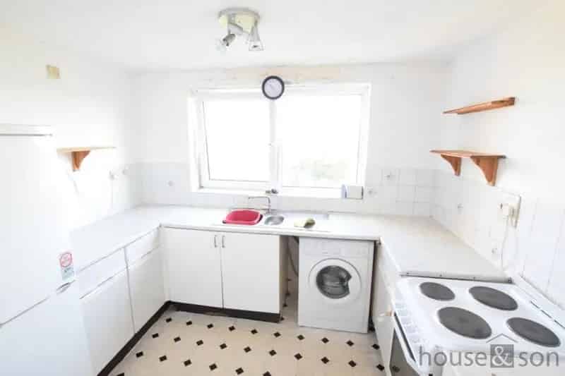 2 Bedroom Flat East Cliff Furnished 6th Floor Lift Lansdowne Cliff Top