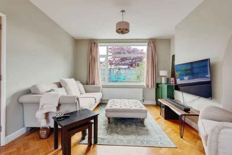 Three Bedroom Semi Detached House with Garage and Garden