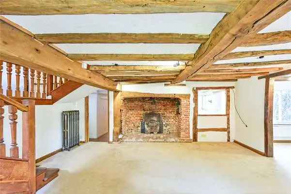 14th Century Gatehouse Tenterden Three Bedrooms Period Features