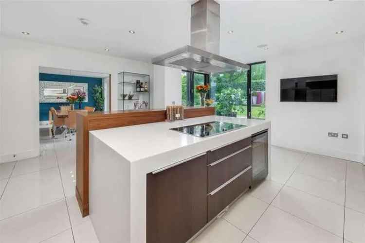 5 Bedroom Detached House for Sale in Bowdon