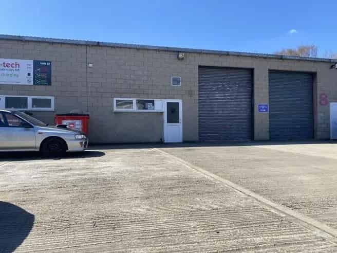 Warehouse Unit with Showroom and Offices