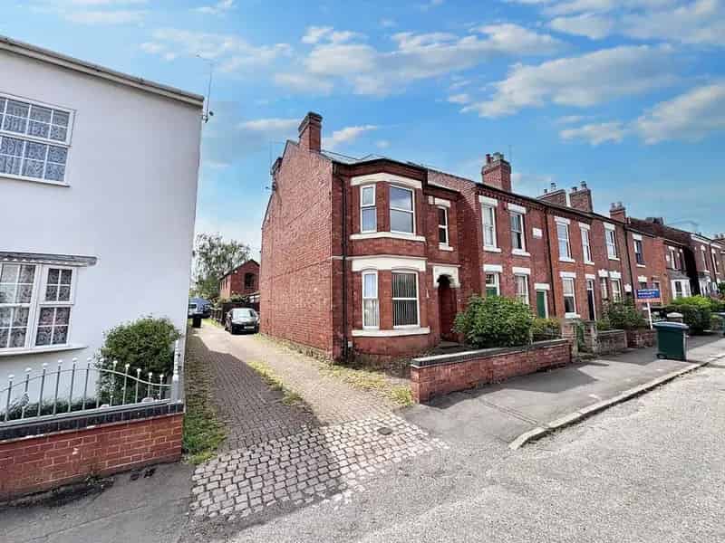 3 Bedroom End Terrace House for Sale