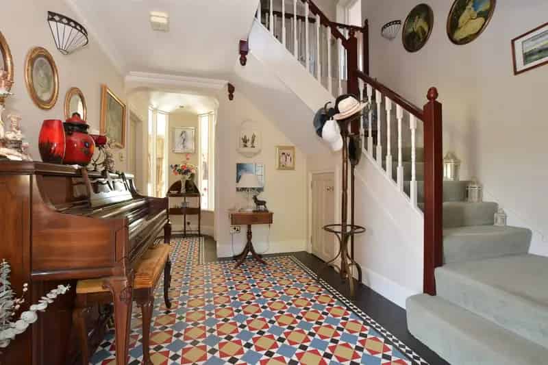 4 Bedroom Detached House For Sale Near Freshwater