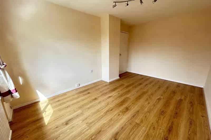 3 Bedroom Family Home in Abbotswel