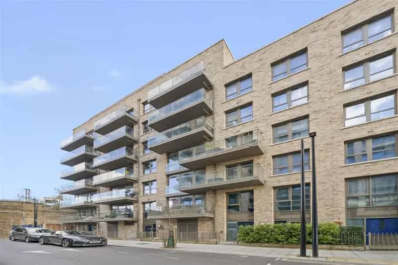 3 Bedroom Apartment Near Brick Lane