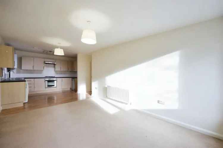 2 Bed Ground Floor Flat Royal Court Watford Close to Station and Park