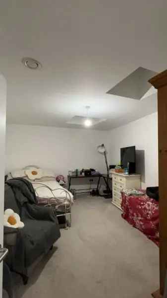 Flat For Rent in Arun, England