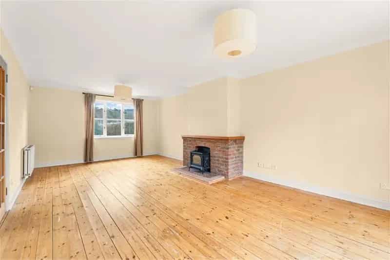 3 Bed Detached House with Garage and Garden