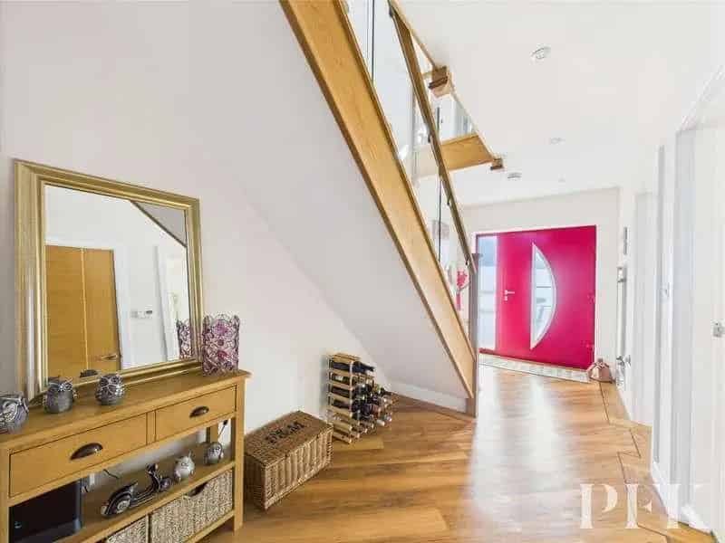4 bed house for sale