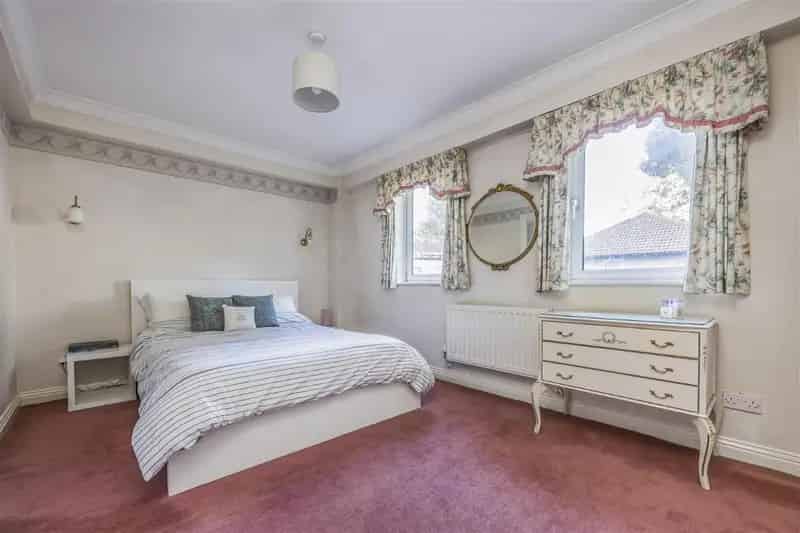 2 Bed Flat for Sale Spacious Apartment with Large Terrace and Parking