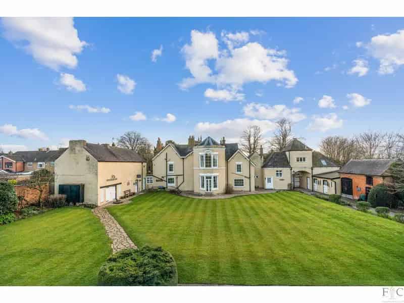 7 Bedroom Grade II Listed Country House with 4 Acres