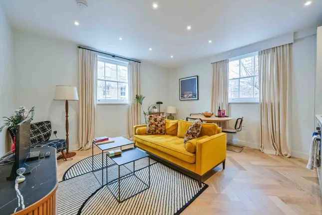 Flat to rent in Charlotte Street, Fitzrovia, London W1T