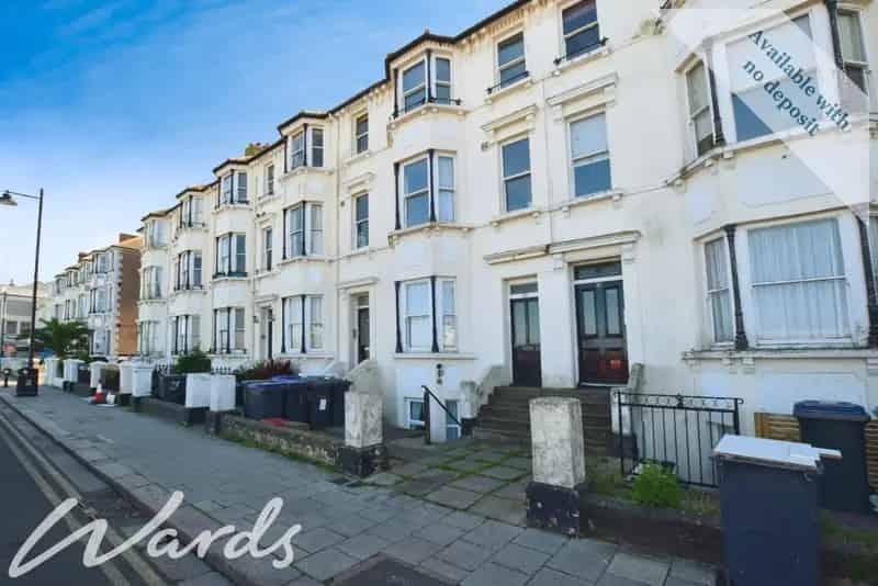 Seafront One Bedroom Apartment Near Town Centre