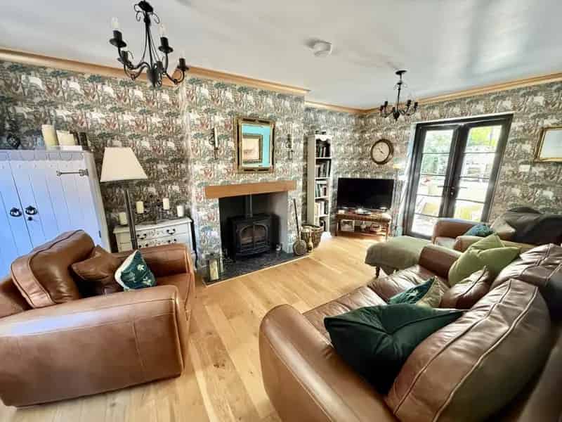 3 Bedroom Detached House for Sale in Bratton