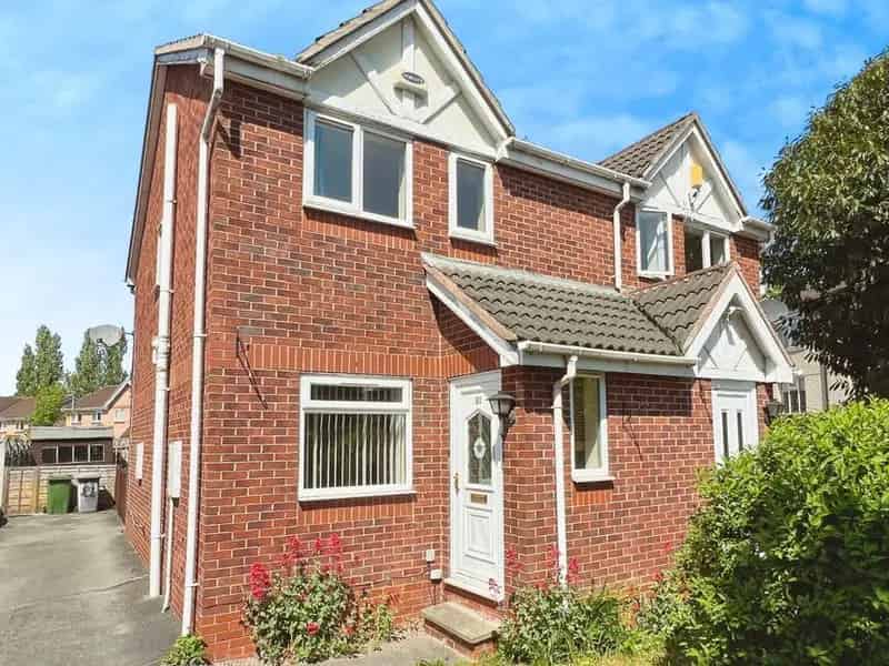 2 bedroom Semi Detached House for sale, Cleckheaton, West Yorkshire, BD19