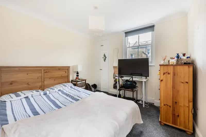 2 Bedroom Flat Rita Road Nine Elms Vauxhall Oval