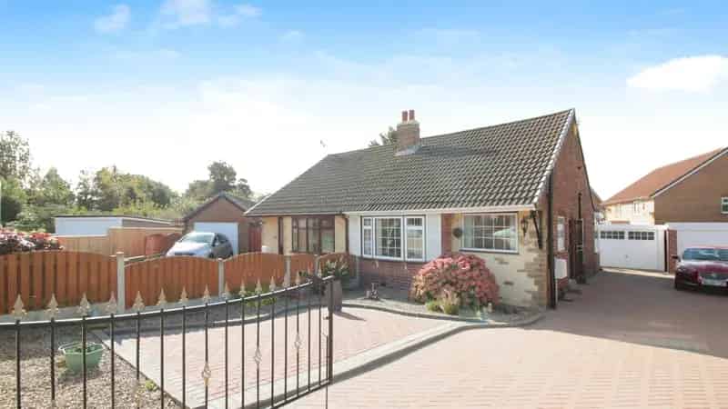 2 Bedroom Semi Detached Bungalow House to Rent