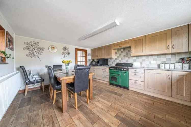 4 Bed House for Sale in Llanddewi
