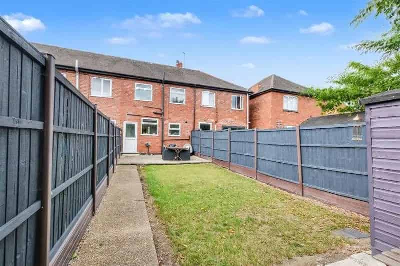 2 bed house for sale