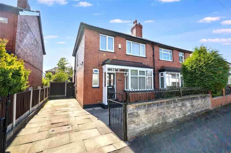 Three Bedroom Extended Semi Detached House Near M62 M1 Motorways