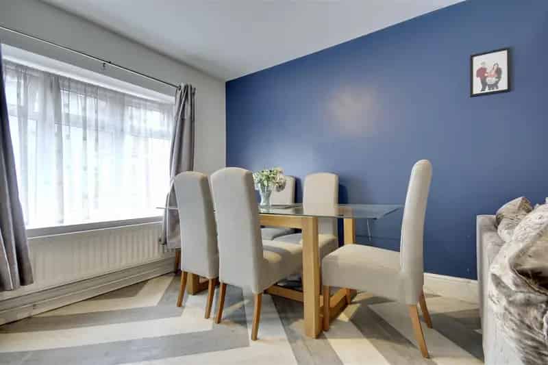 3 Bedroom Mid-Terraced House for Sale