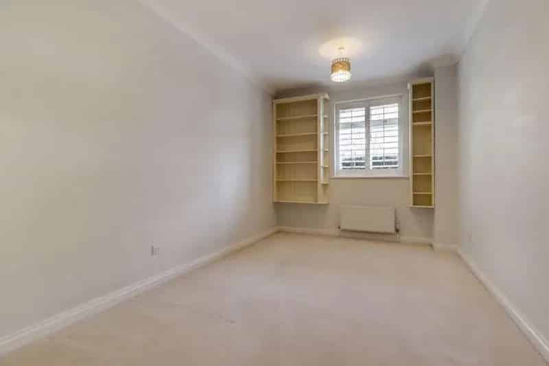2 Bed Flat for Sale Sunningdale Luxury Apartment Garage No Onward Chain
