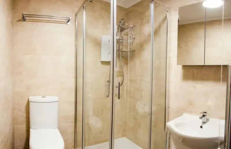 3 Bedroom Flat to Rent in Enfield Near Turkey Street Station