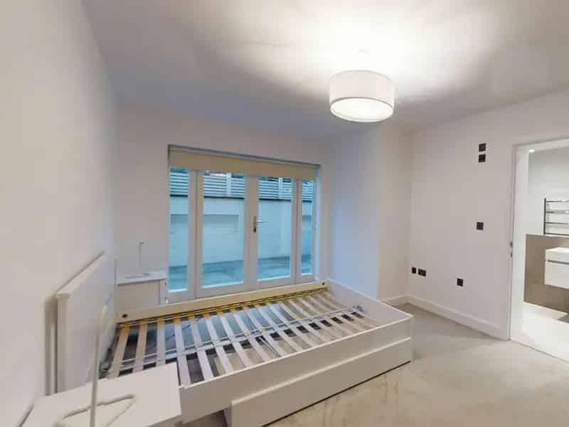 Three Double Bedroom Apartment Victorian Conversion Private Garden Parking